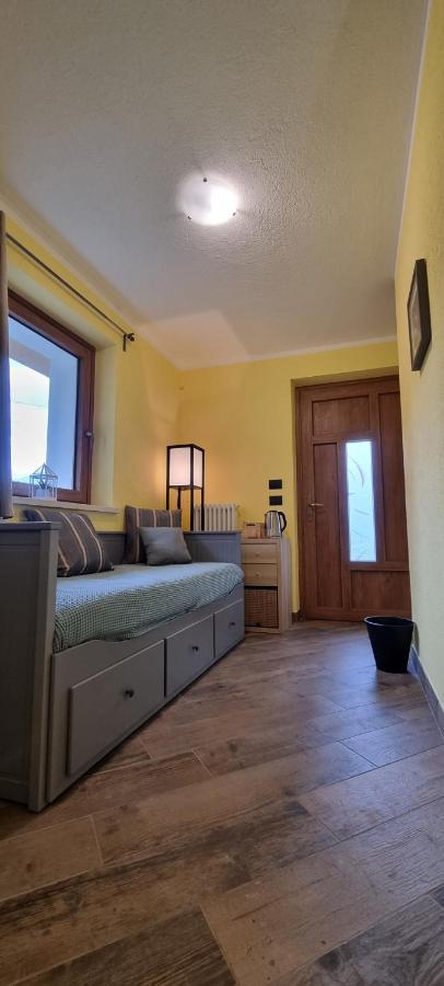 サン・ニコラ Lo Noyer Et Les Roses Bed & Breakfast エクステリア 写真
