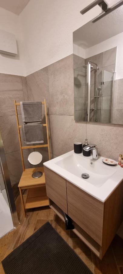 サン・ニコラ Lo Noyer Et Les Roses Bed & Breakfast エクステリア 写真