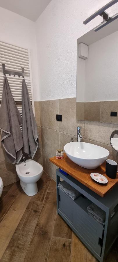 サン・ニコラ Lo Noyer Et Les Roses Bed & Breakfast エクステリア 写真