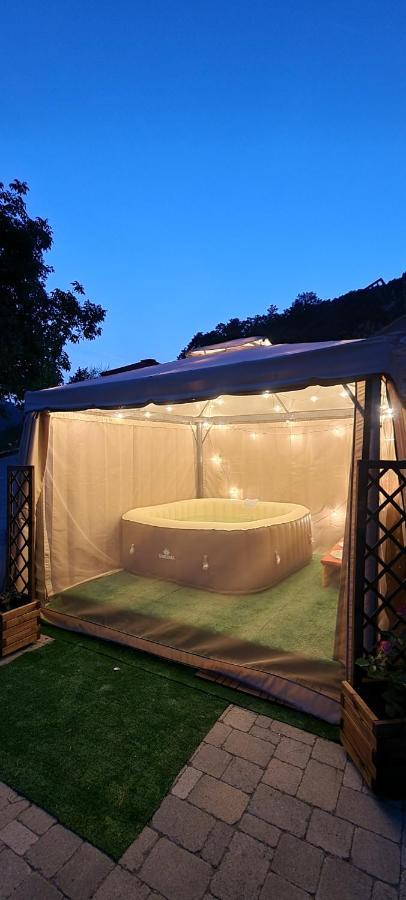 サン・ニコラ Lo Noyer Et Les Roses Bed & Breakfast エクステリア 写真